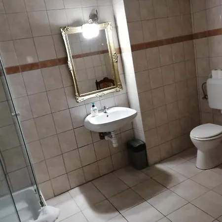 Bed & Breakfast Korona Szallo *