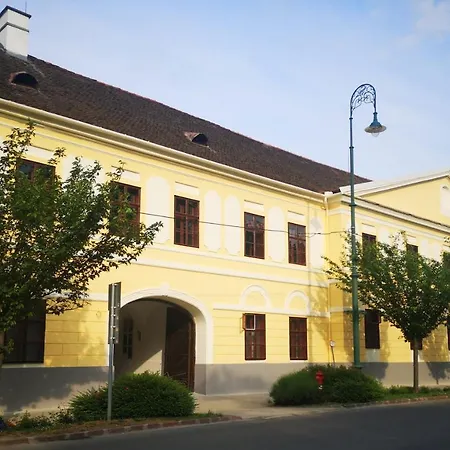 Bed & Breakfast Korona Szallo Sarvar